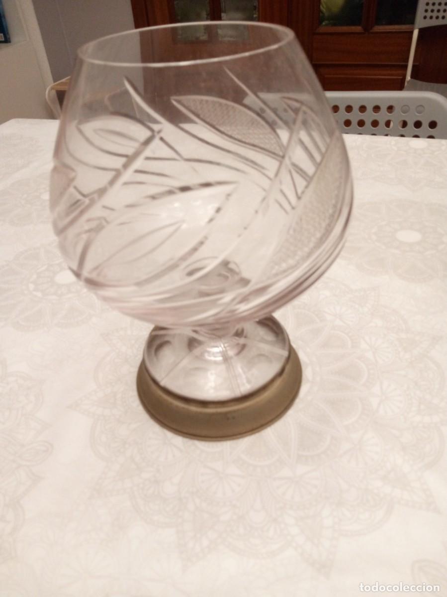 Antig&uuml;edades: Florero con forma de Copa Cristal Tallado y Plata - Foto 1