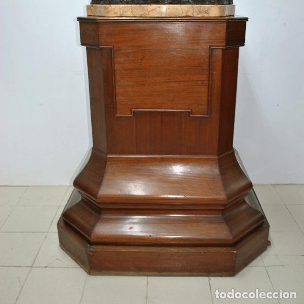 Antig&uuml;edades: GRAN PEANA DE MADERA MACIZA 123 CM ALTURA