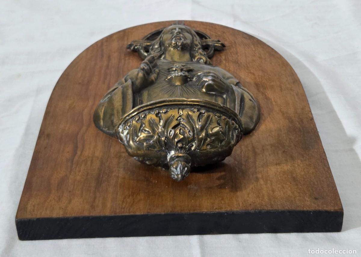 Antig&uuml;edades: Benditera cristo corazon de Jes&uacute;s, bronce y madera - Foto 3