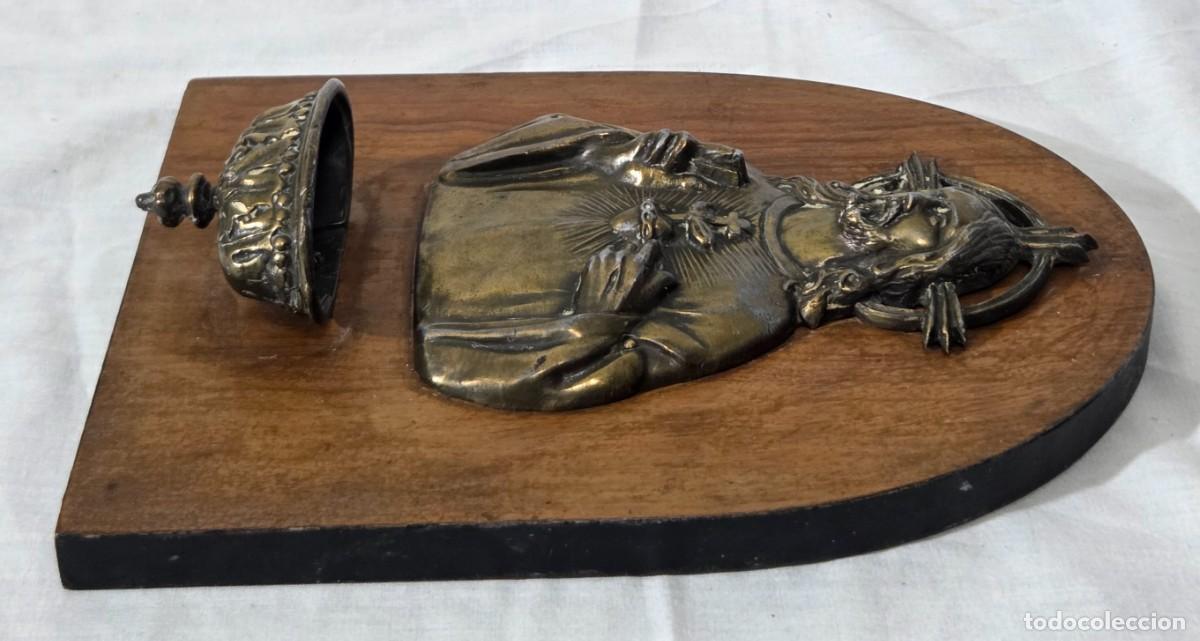 Antig&uuml;edades: Benditera cristo corazon de Jes&uacute;s, bronce y madera - Foto 4
