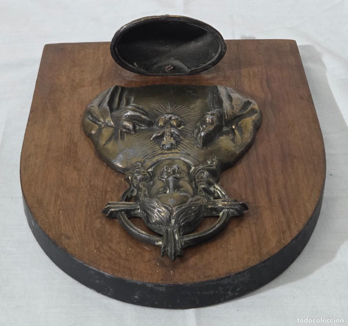 Antig&uuml;edades: Benditera cristo corazon de Jes&uacute;s, bronce y madera - Foto 5