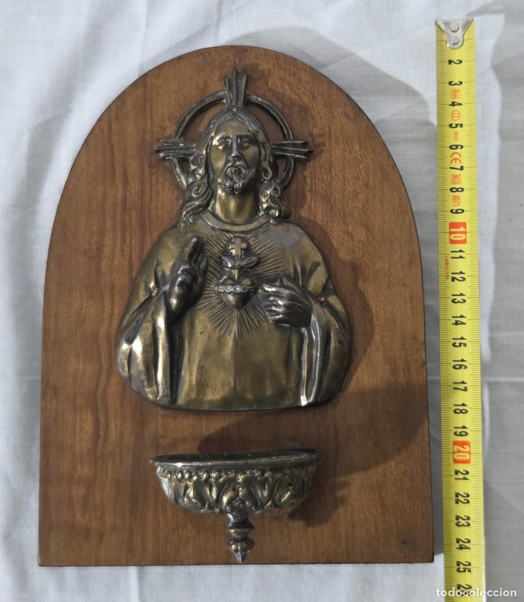 Antig&uuml;edades: Benditera cristo corazon de Jes&uacute;s, bronce y madera - Foto 10