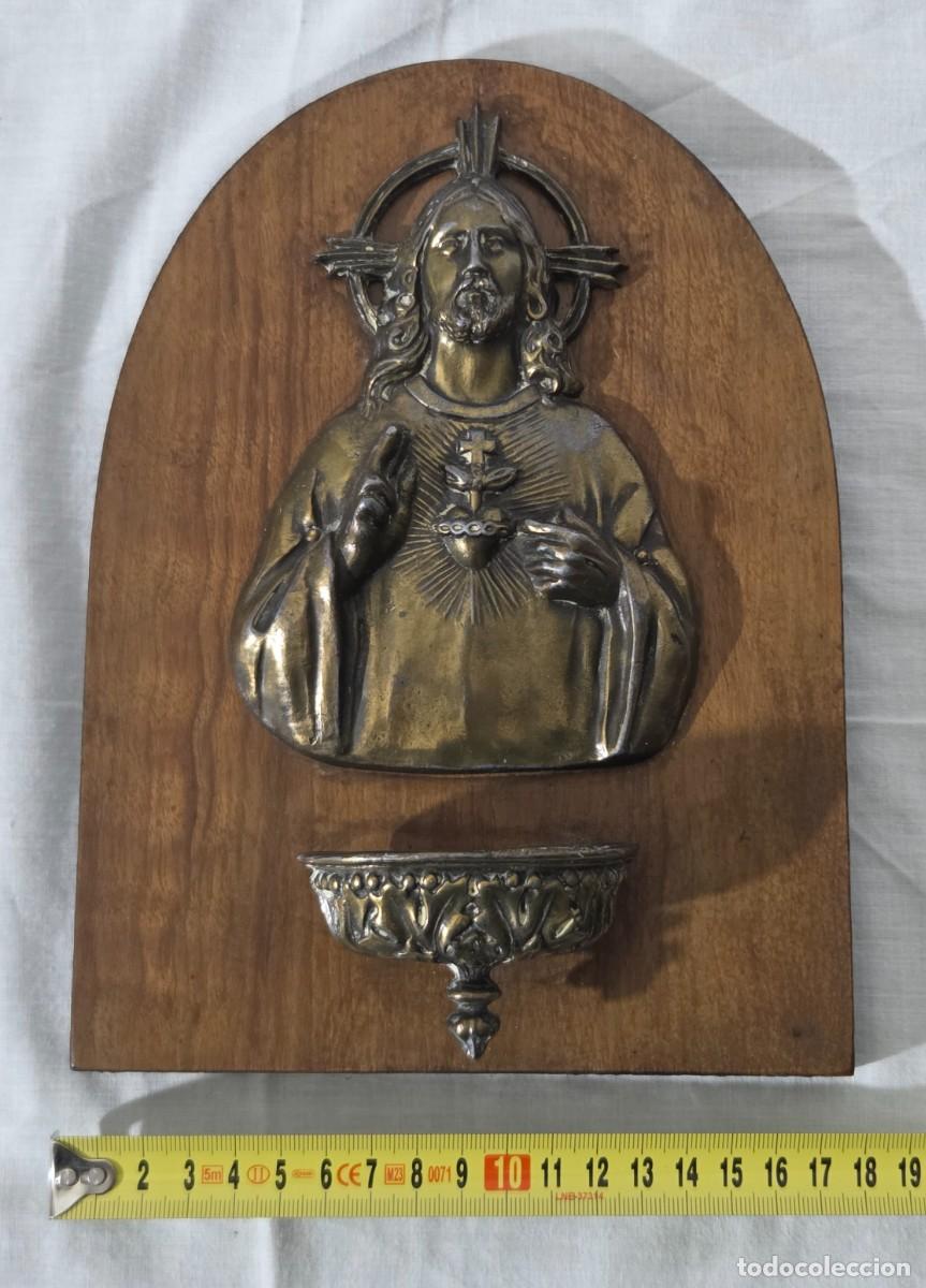 Antig&uuml;edades: Benditera cristo corazon de Jes&uacute;s, bronce y madera - Foto 11