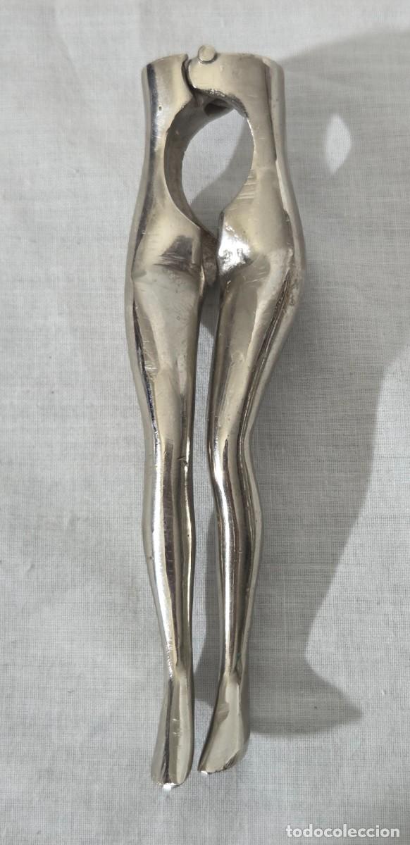 Antig&uuml;edades: Cascanueces en forma de piernas de mujer - Foto 1