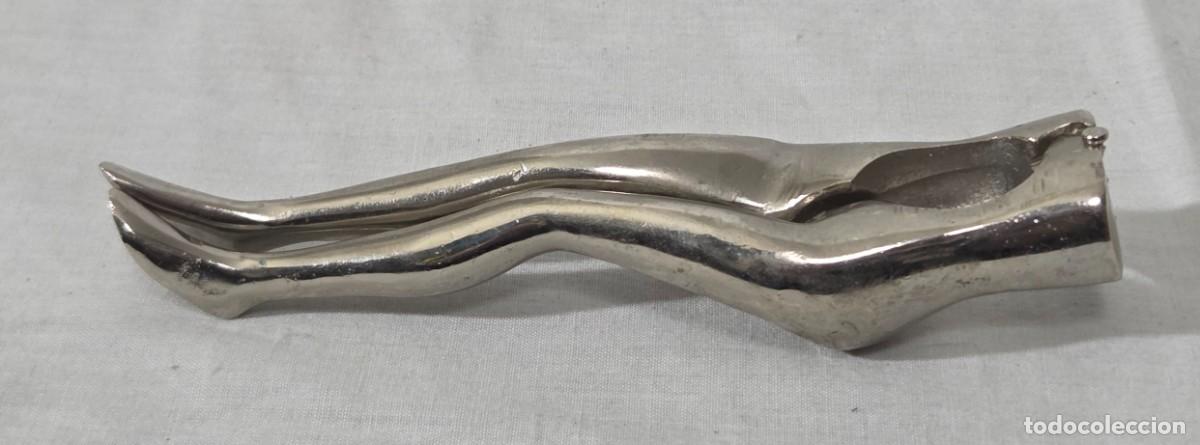 Antig&uuml;edades: Cascanueces en forma de piernas de mujer - Foto 3