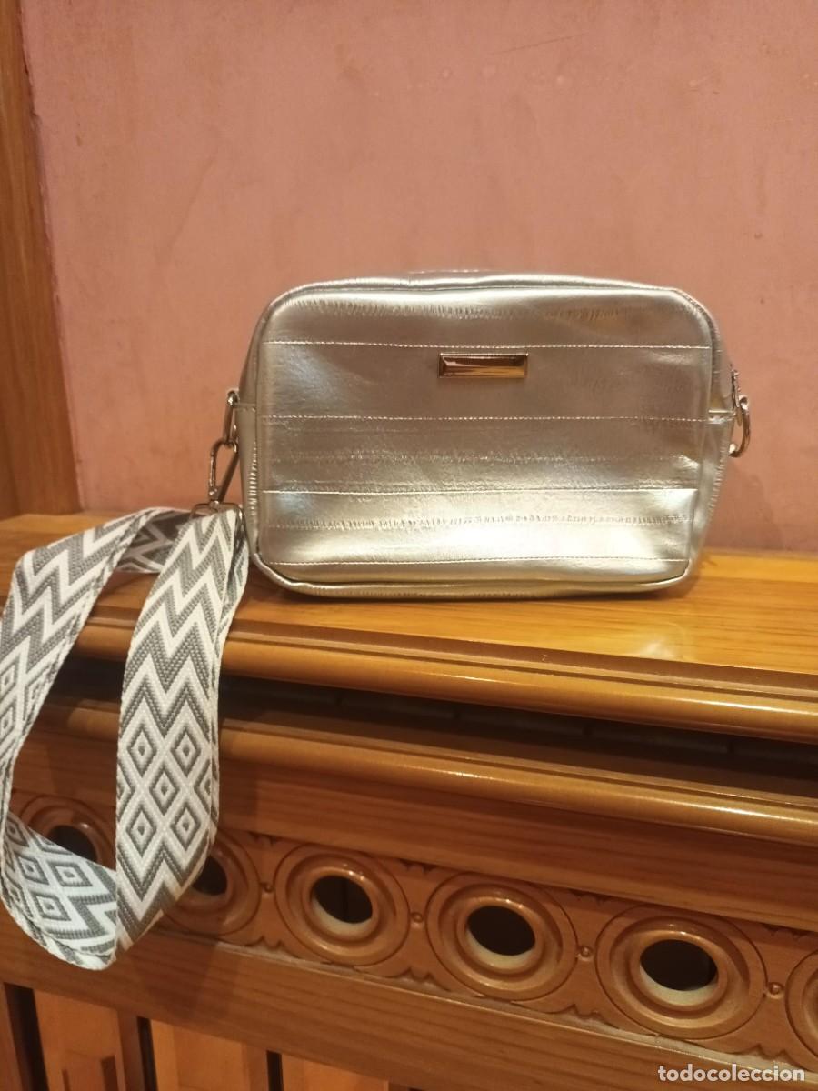 Antig&uuml;edades: Bolso plateado NUEVO a ESTRENAR - Foto 1
