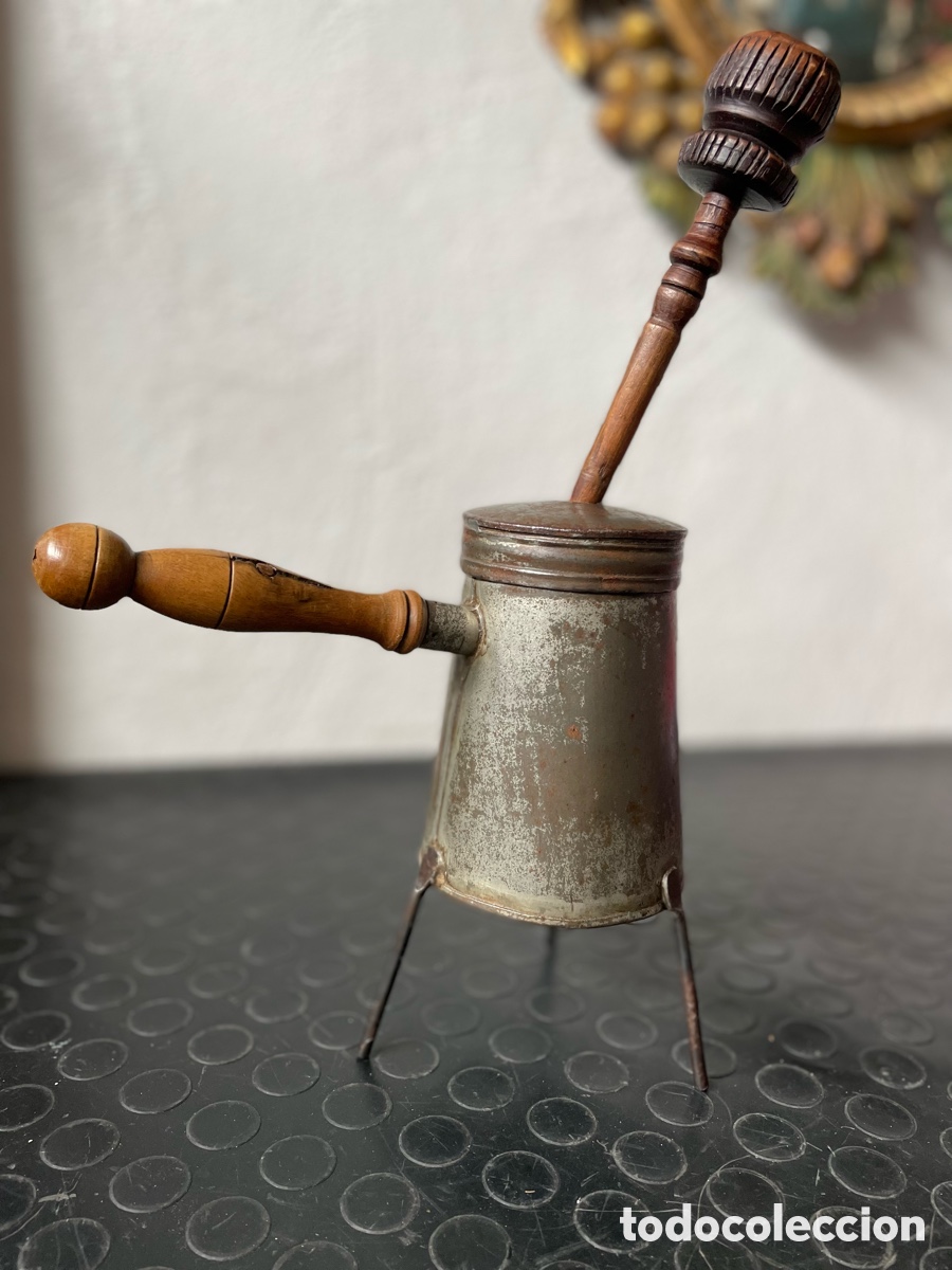 Antig&uuml;edades: chocolatera antigua con molinillo. - Foto 11