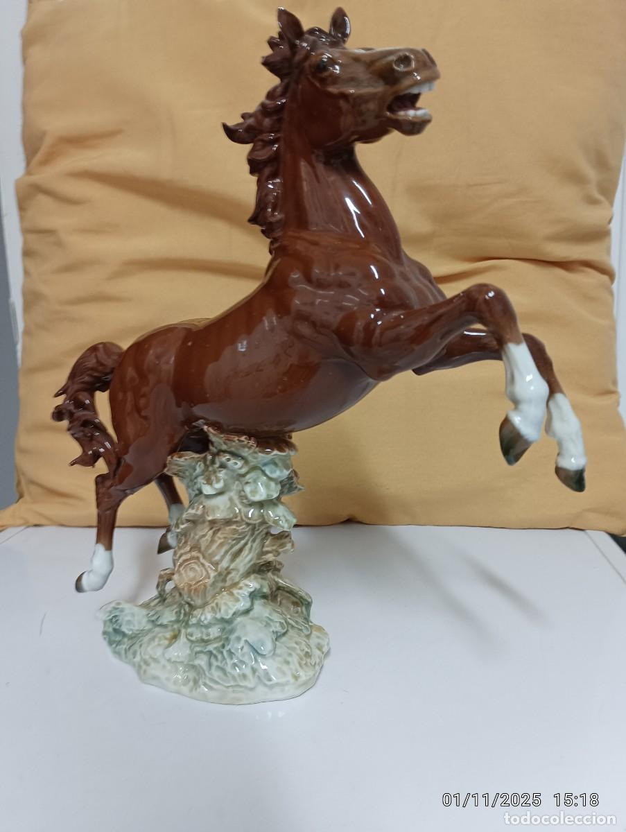 Antig&uuml;edades: ALGORA ,CABALLO MARRON ENCABRITADO ,NUEVO - Foto 1