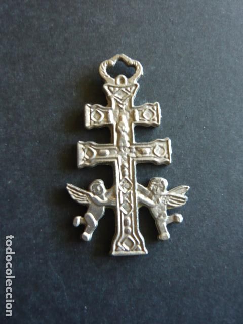Antig&uuml;edades: CRUZ DE CARAVACA 4,5 X 2 CM - Foto 2