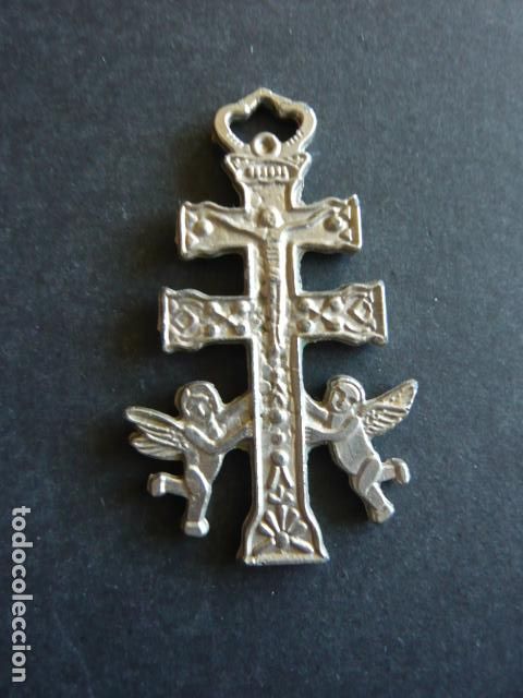 Antig&uuml;edades: CRUZ DE CARAVACA 4,5 X 2 CM - Foto 1