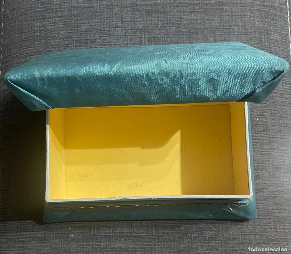 Antig&uuml;edades: ESTOLAS RELIGIOSAS DE SEDA EN CAJA ANTIGUA - Foto 3
