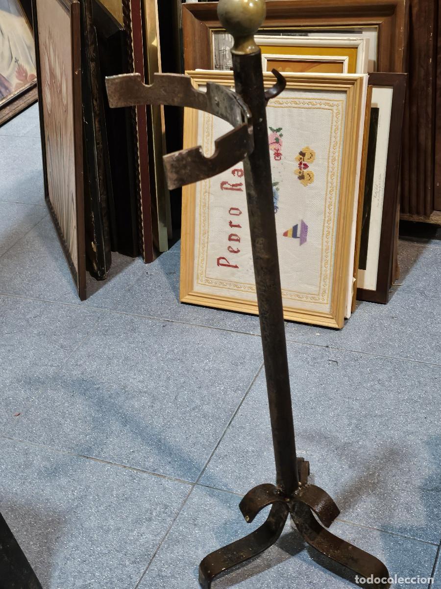 Antig&uuml;edades: colgador de asesorios de chimenea - Foto 1