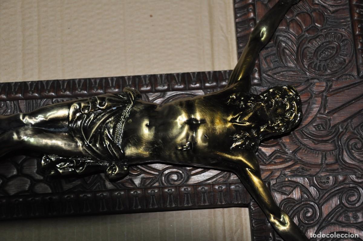 Antig&uuml;edades: INCRE&Iacute;BLE CRUZ MADERA GRABADA CON CRISTO BRONCE - Foto 4