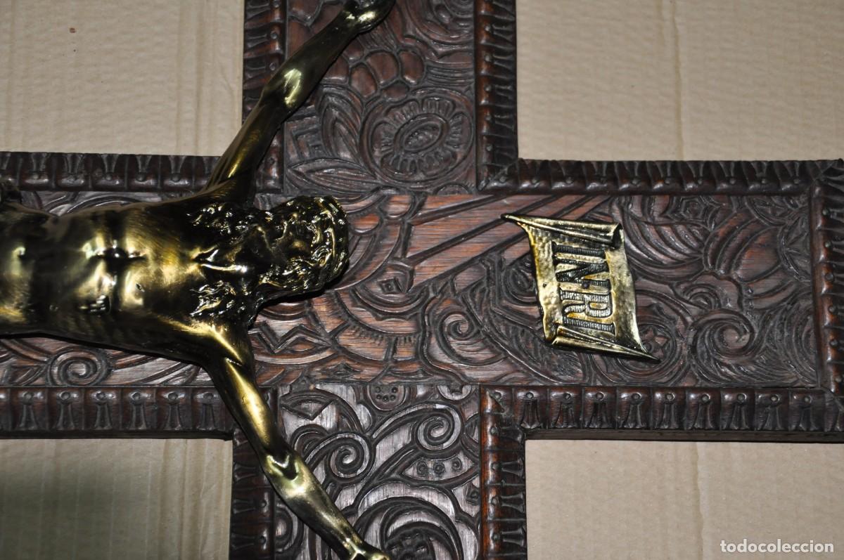 Antig&uuml;edades: INCRE&Iacute;BLE CRUZ MADERA GRABADA CON CRISTO BRONCE - Foto 5