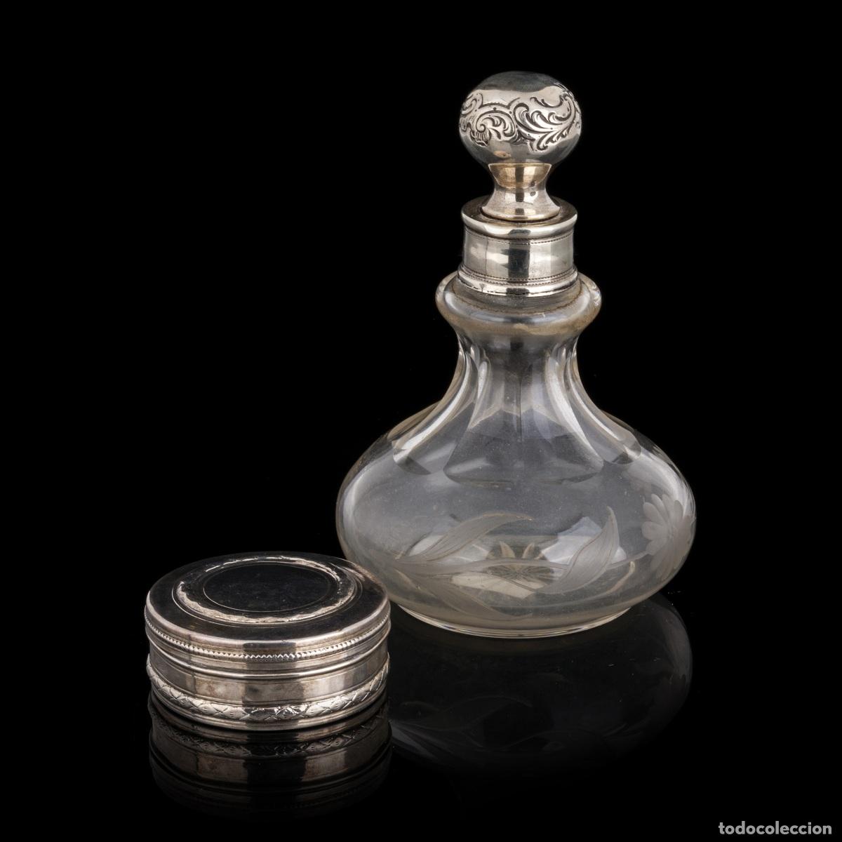 Antig&uuml;edades: BOTELLA DE PERFUME Y CAJA EN PLATA - Foto 1