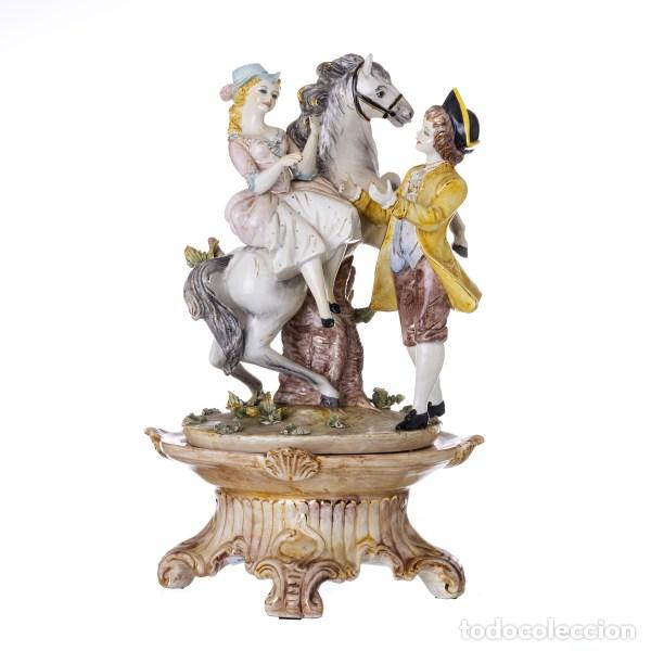 Antig&uuml;edades: ESCENA GALANTE CON CABALLO - Foto 1