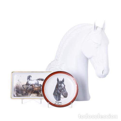 Antig&uuml;edades: PLATO Y CENICERO DE CABALLO - Foto 1