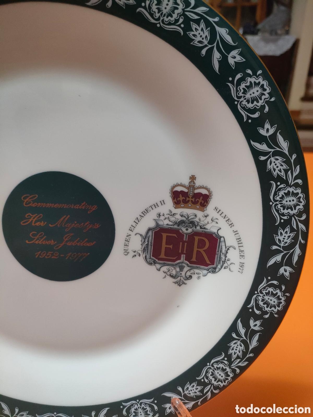 Antig&uuml;edades: Plato Jubileo de Plata Isabel II - Foto 2