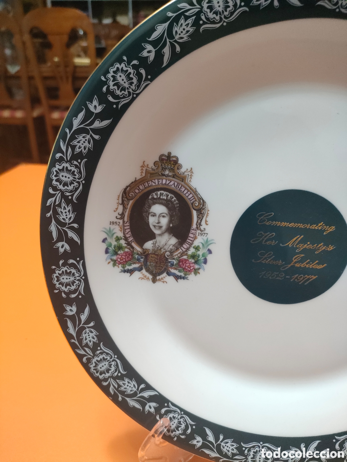 Antig&uuml;edades: Plato Jubileo de Plata Isabel II - Foto 3