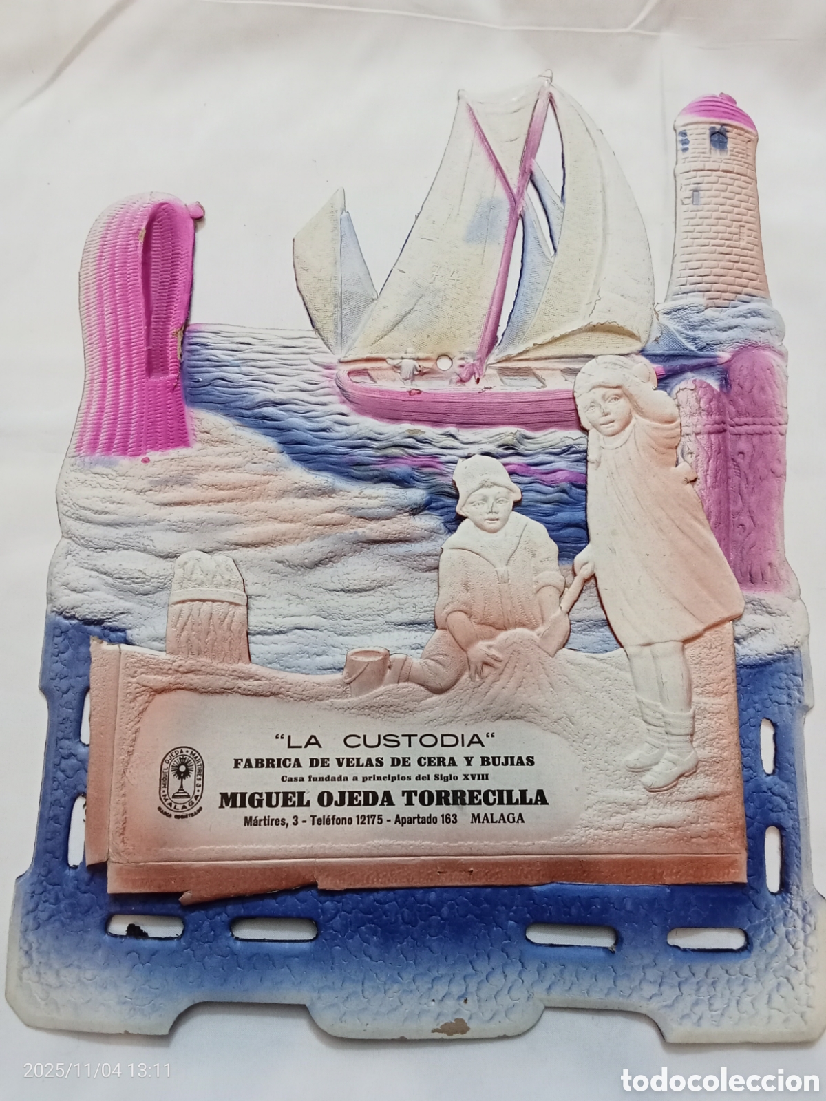 Antiquit&eacute;s: Cartel troquelado con caja porta cartas-publicidad. La custodia-f&aacute;brica de velas de cera M&aacute;laga