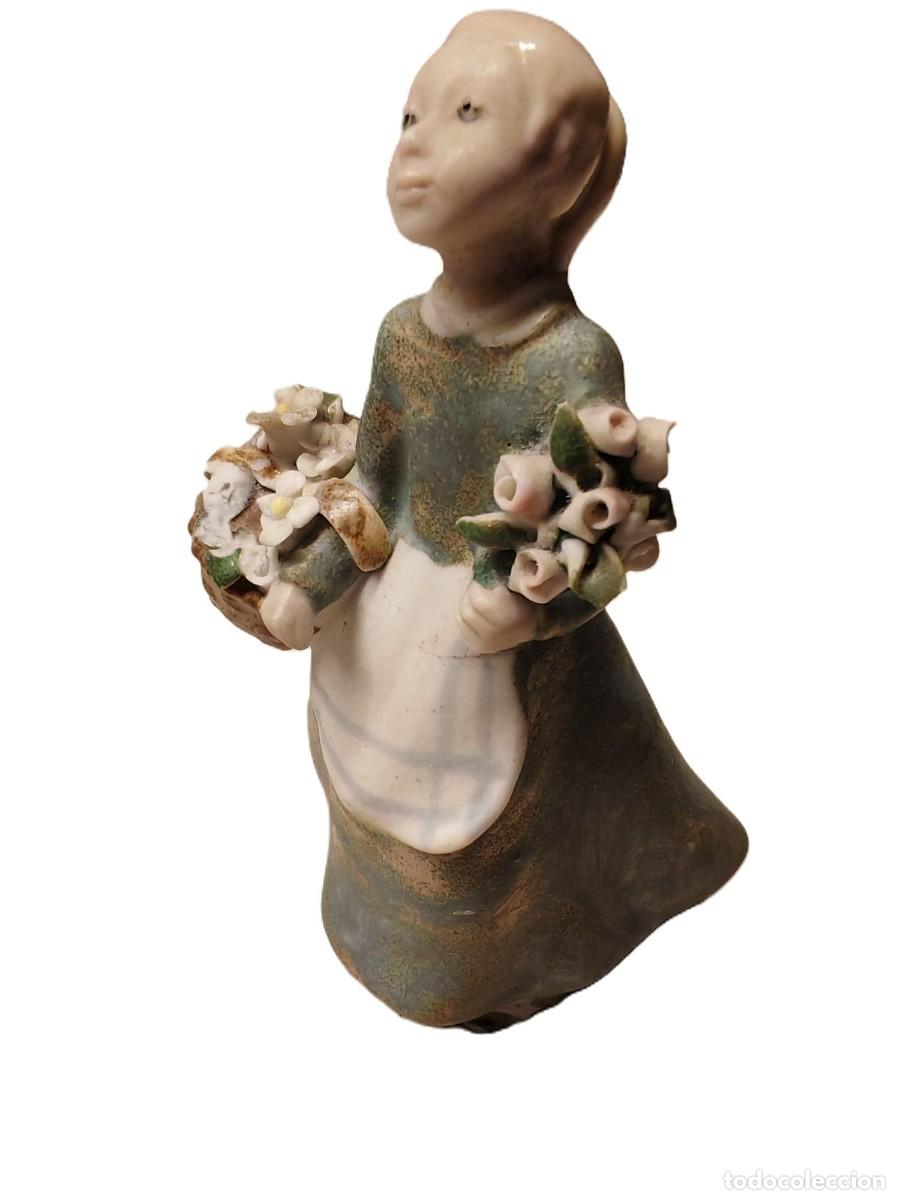Antig&uuml;edades: Ni&ntilde;a con flores Ram&oacute;n Ingl&eacute;s - Foto 1