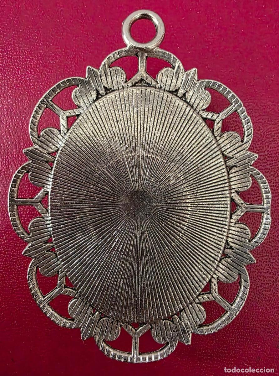 Antig&uuml;edades: Medall&oacute;n de la Virgen con marco decorado 6CM - Foto 2
