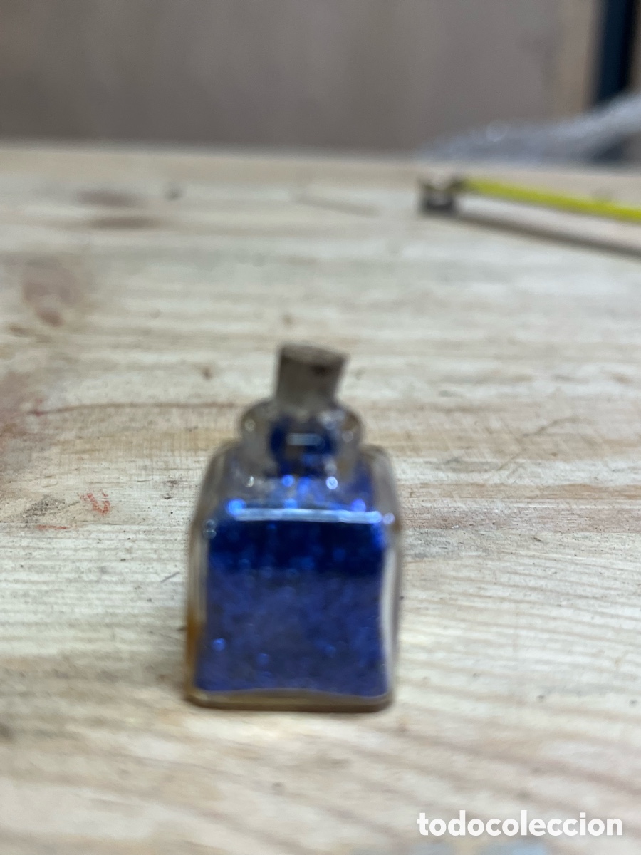Antig&uuml;edades: Frasco de cristal antiguo en miniatura