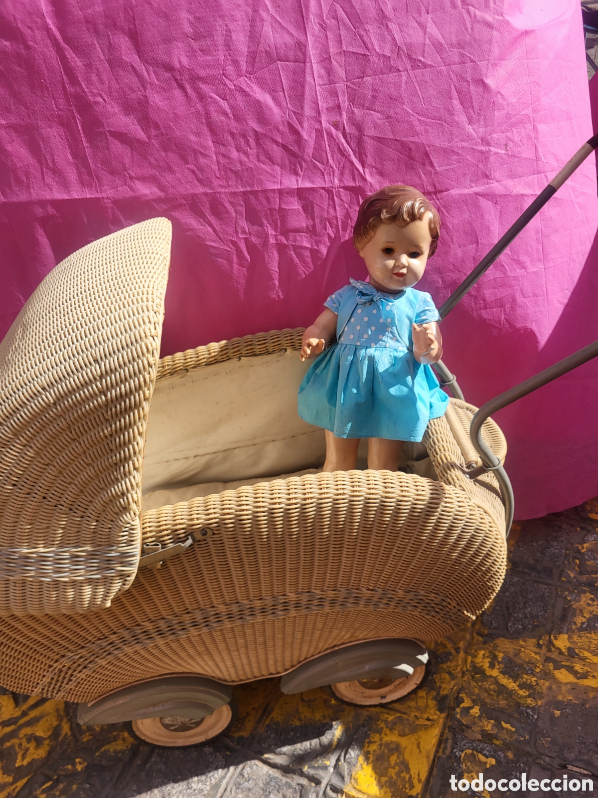 Antig&uuml;edades: Coche de mu&ntilde;ecas antiguo - Foto 1