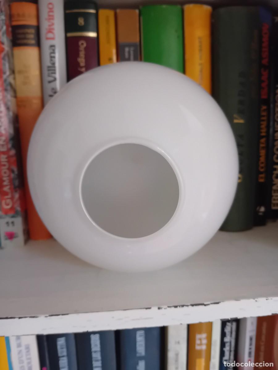 Antig&uuml;edades: Tulipa tipo globo blanco d&eacute;cada de los 60 - Foto 2