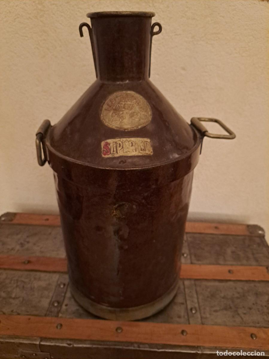 Antig&uuml;edades: Gran aceitera antigua de metal - Foto 1