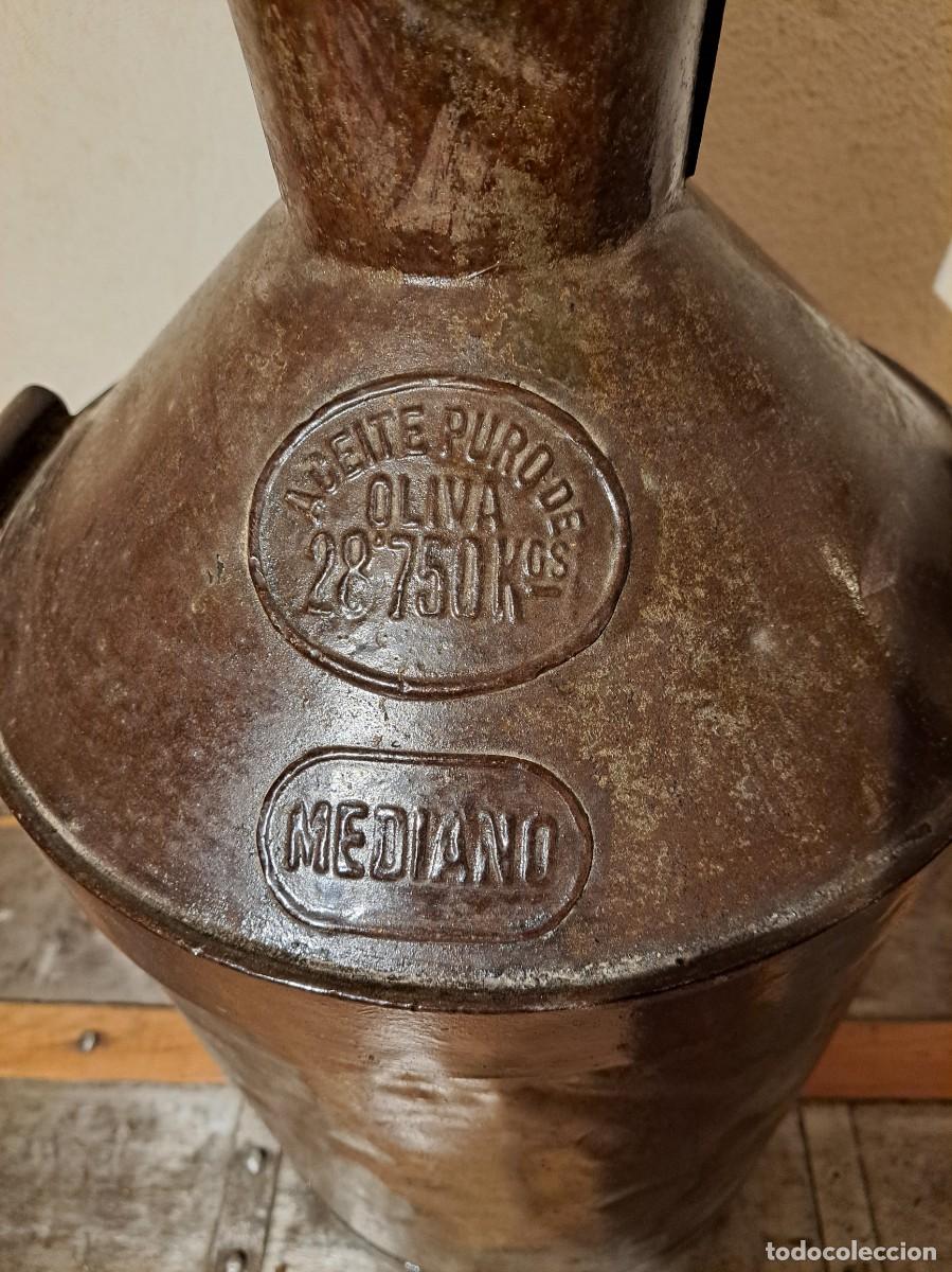 Antig&uuml;edades: Gran aceitera antigua de metal - Foto 3