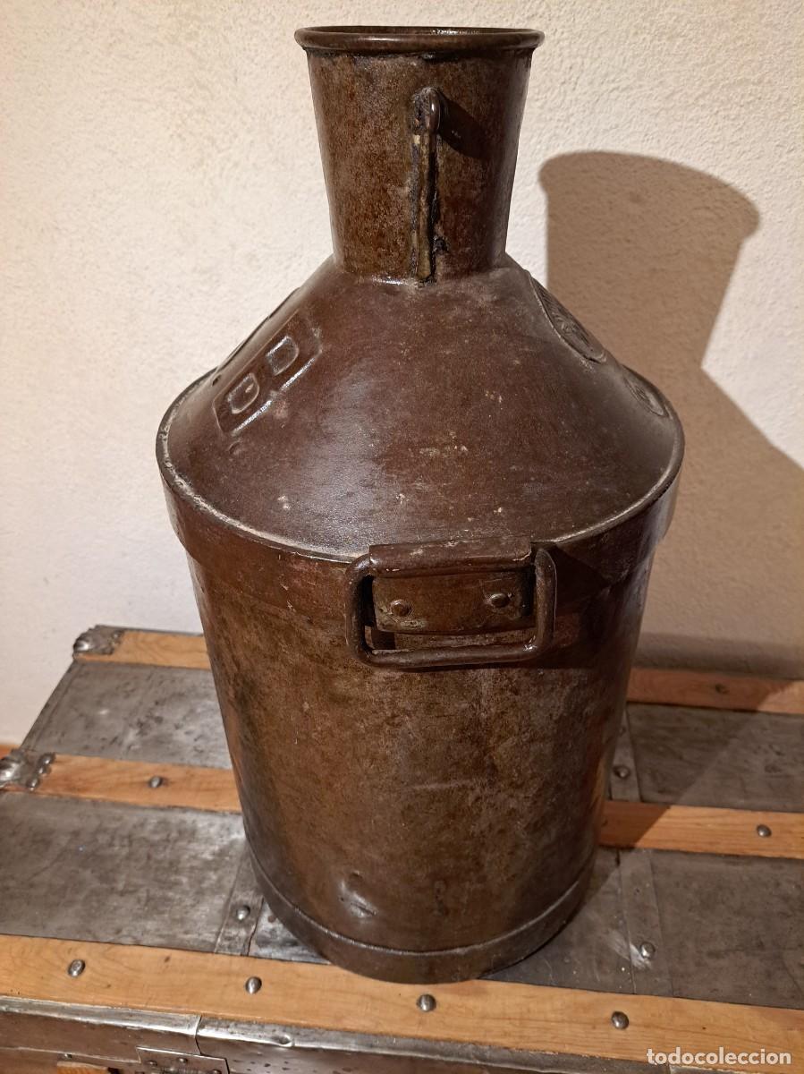 Antig&uuml;edades: Gran aceitera antigua de metal - Foto 4