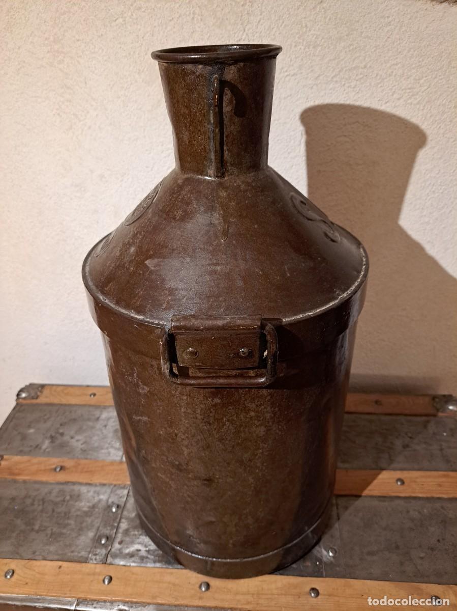 Antig&uuml;edades: Gran aceitera antigua de metal - Foto 5