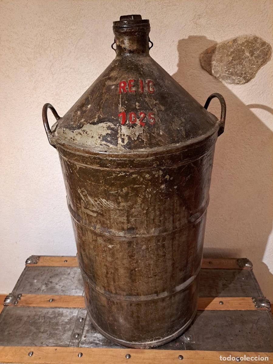 Antig&uuml;edades: Gran aceitera antigua de metal - Foto 1