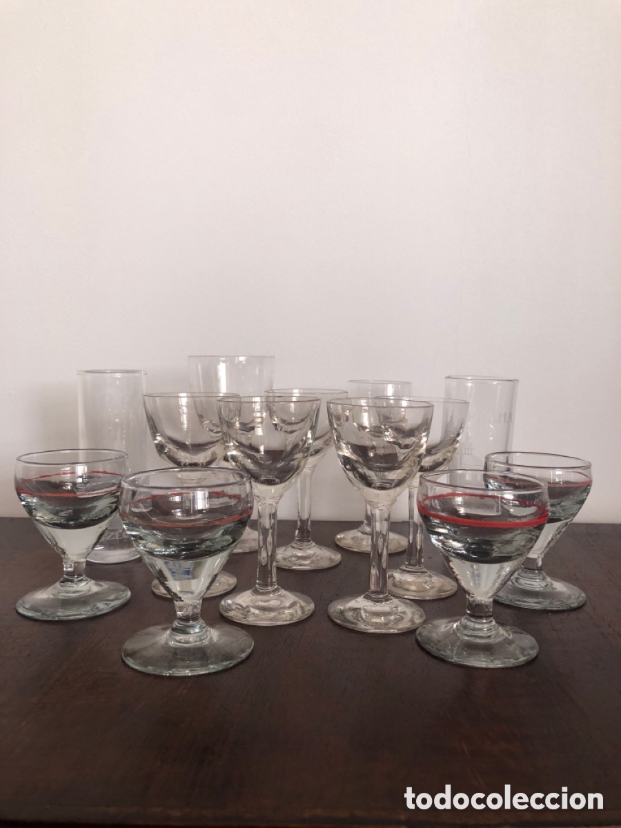 Antig&uuml;edades: Lote de copas y vasos. Varios modelos - Foto 2