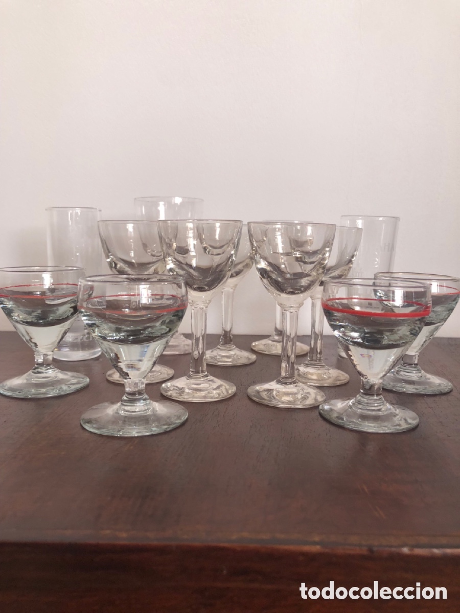 Antig&uuml;edades: Lote de copas y vasos. Varios modelos - Foto 1