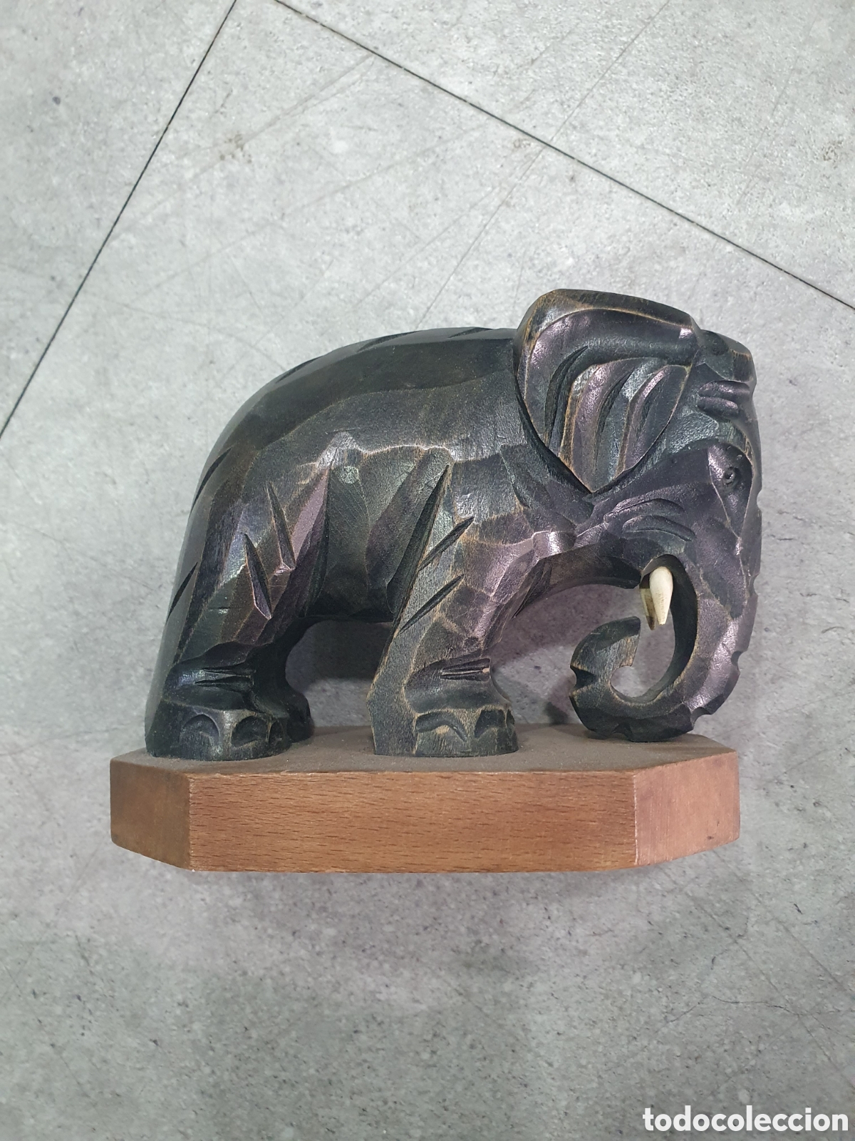 Antiquit&auml;ten: Elefante en madera tallada. (L129)