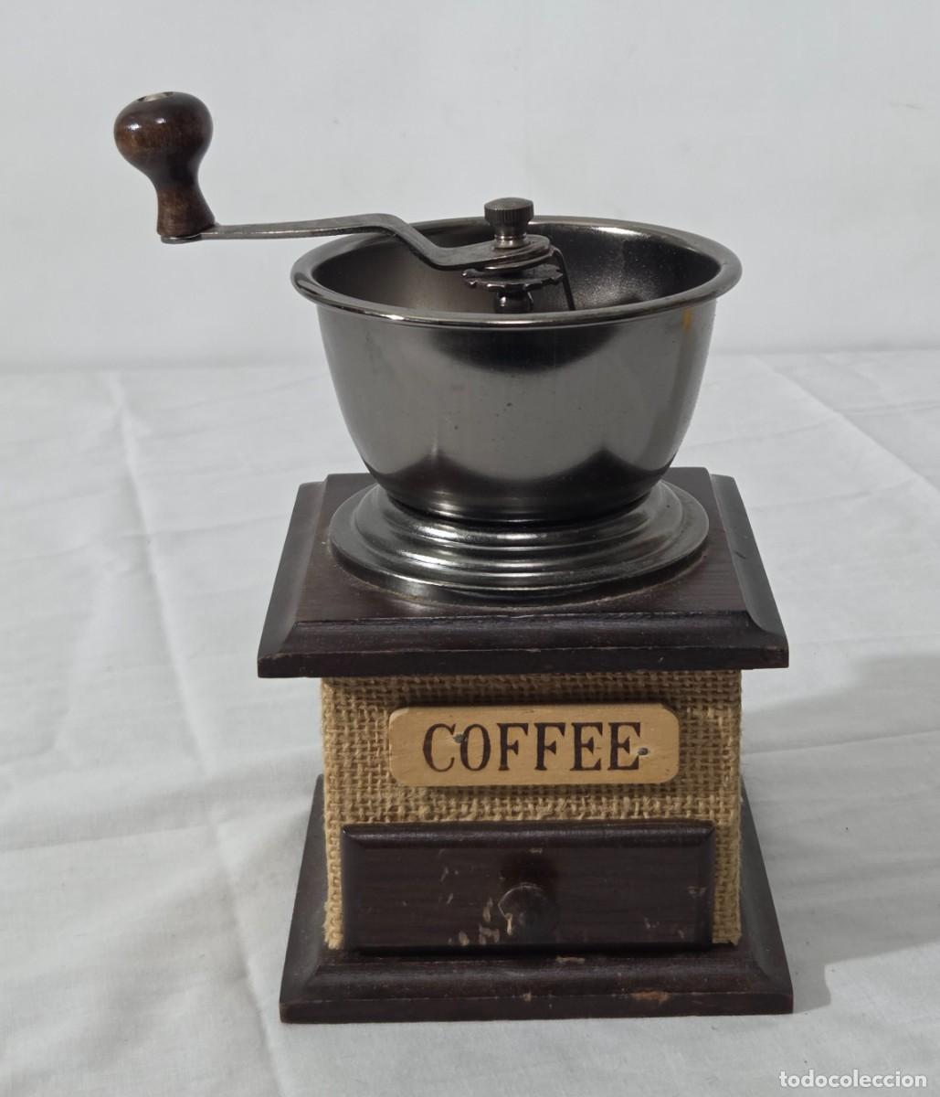 Antiquit&auml;ten: Molinillo de caf&eacute; en metal y madera