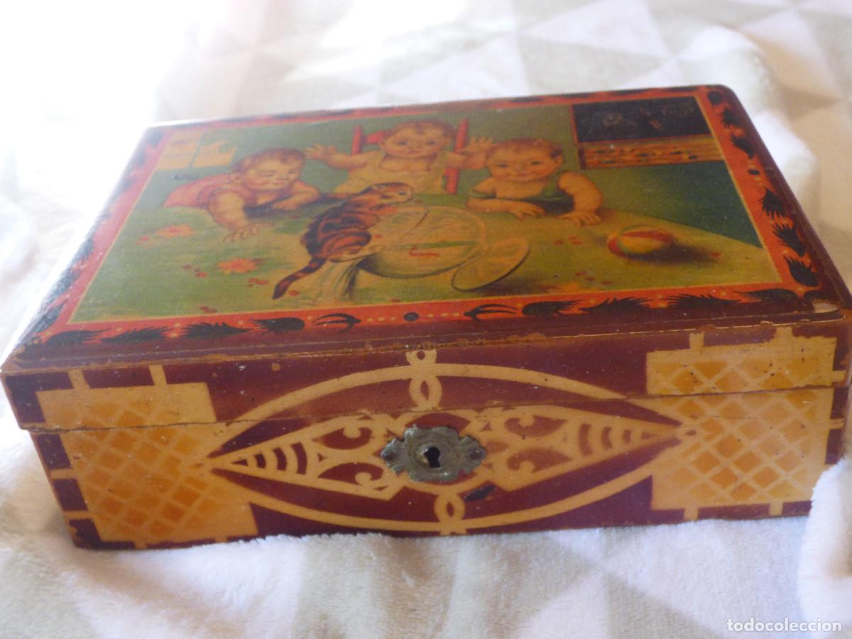 Antig&uuml;edades: Caja de madera decorada.A&ntilde;os 40. - Foto 4