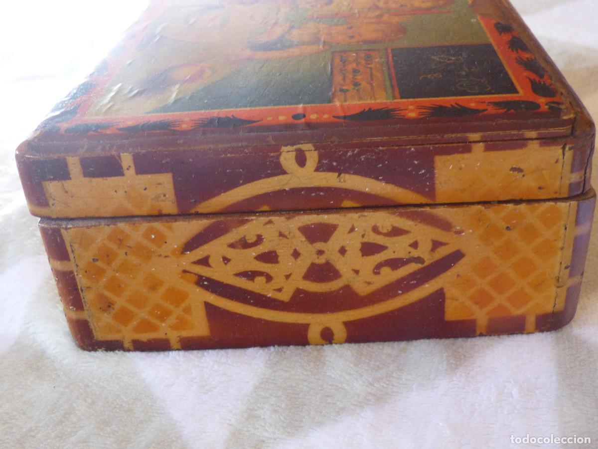 Antig&uuml;edades: Caja de madera decorada.A&ntilde;os 40. - Foto 5