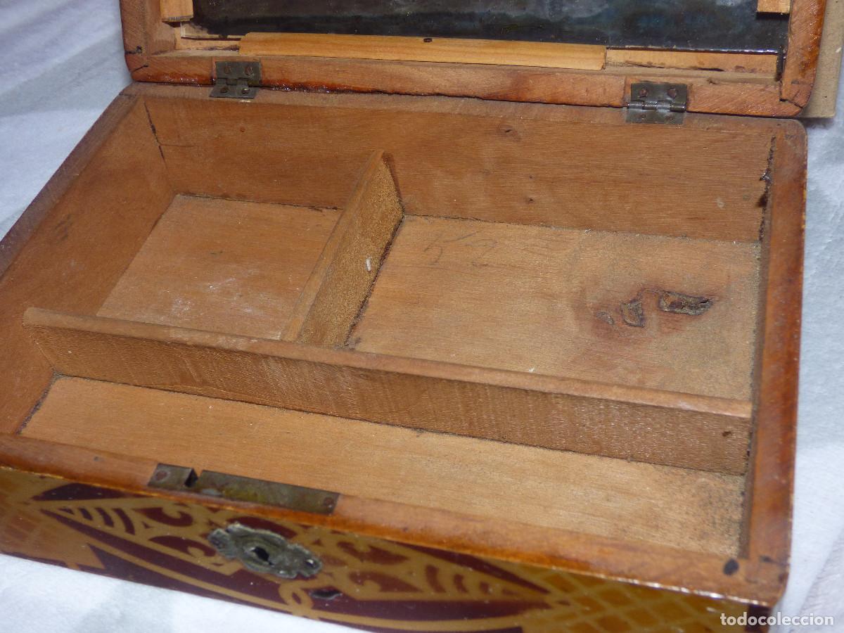 Antig&uuml;edades: Caja de madera decorada.A&ntilde;os 40. - Foto 8