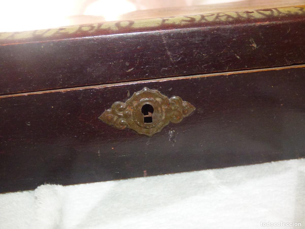 Antig&uuml;edades: Caja de madera decorada.A&ntilde;os 40. - Foto 3