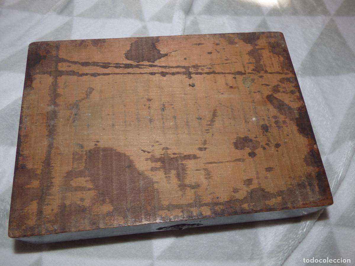 Antig&uuml;edades: Caja de madera decorada.A&ntilde;os 40. - Foto 9