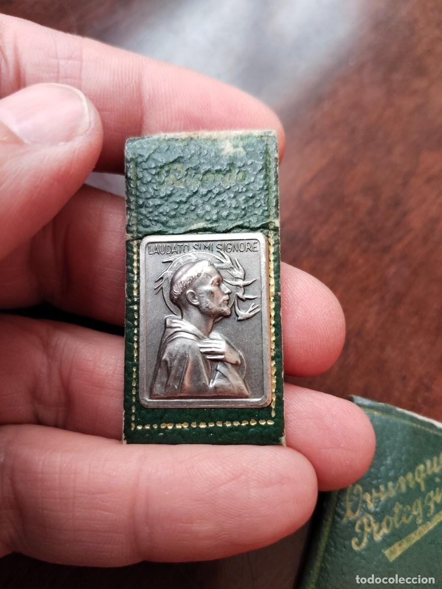 Antig&uuml;edades: Carterita con placa de San Francisco de As&iacute;s. - Foto 3