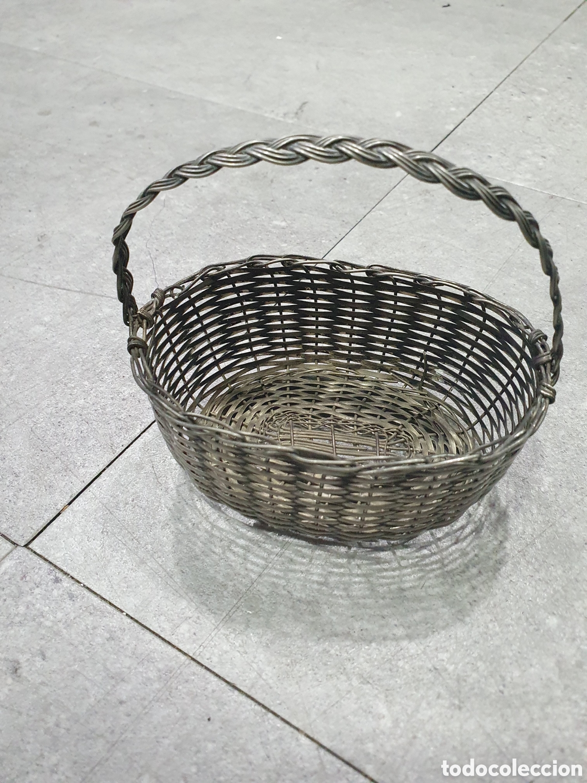 Antig&uuml;edades: Cesto en metal plateado. (L110) - Foto 1