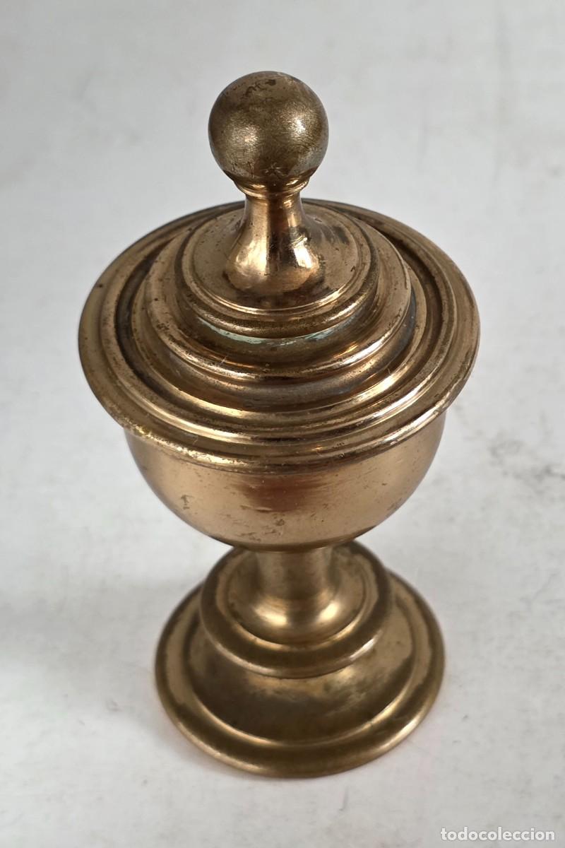 Antig&uuml;edades: Antiguo Peque&ntilde;o C&aacute;liz de Bronce - Foto 2
