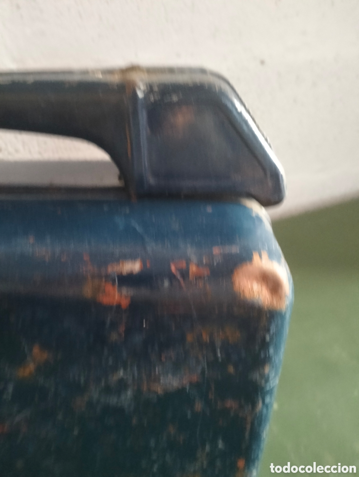 Antig&uuml;edades: Antigua garrafa de gasolina - Foto 3
