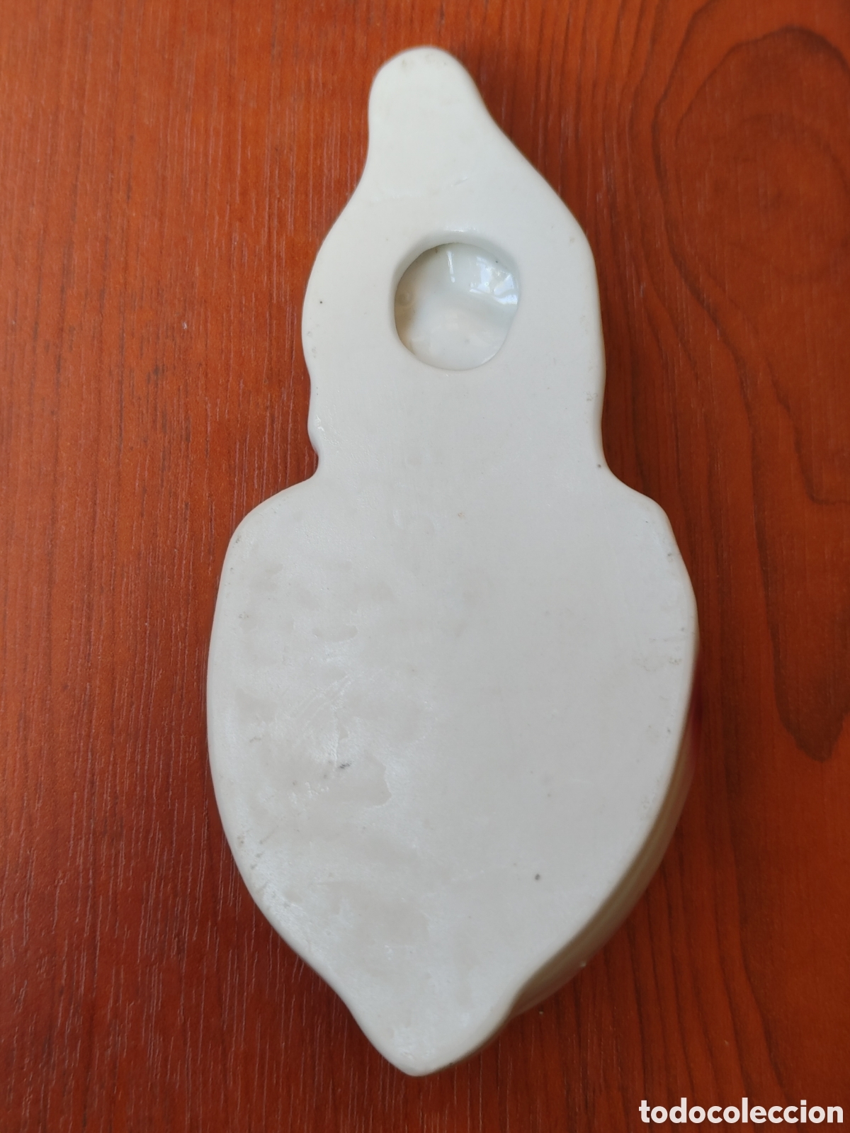 Antig&uuml;edades: Antigua benditera en porcelana. - Foto 3