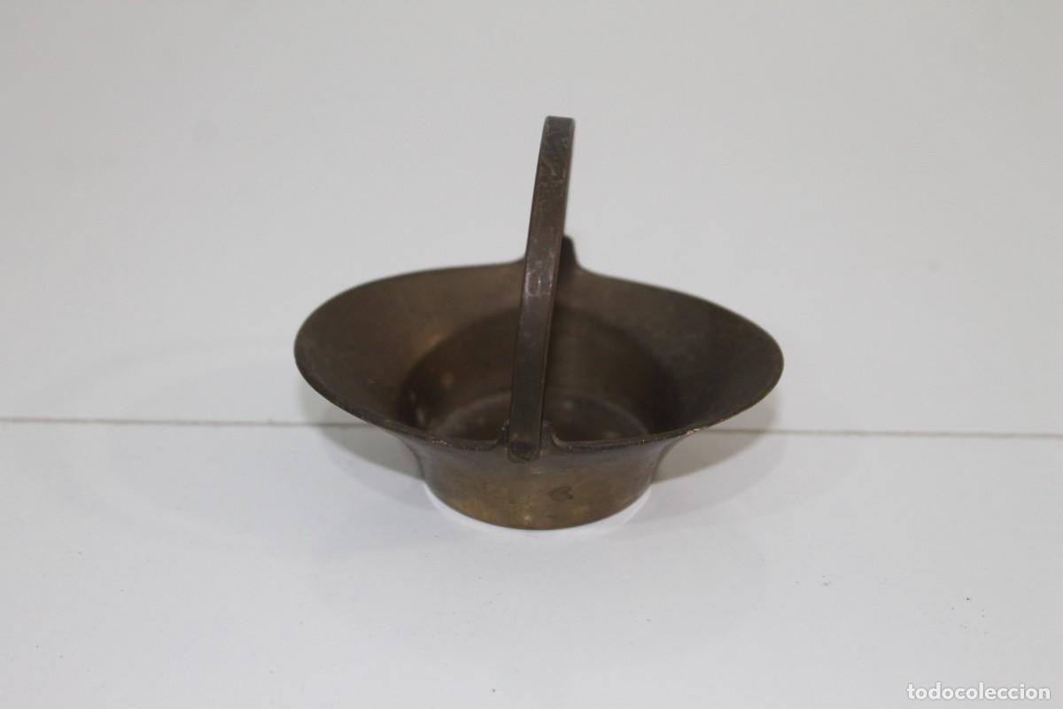 Antig&uuml;edades: CESTA MINIATURA BRONCE O LATON - Foto 1