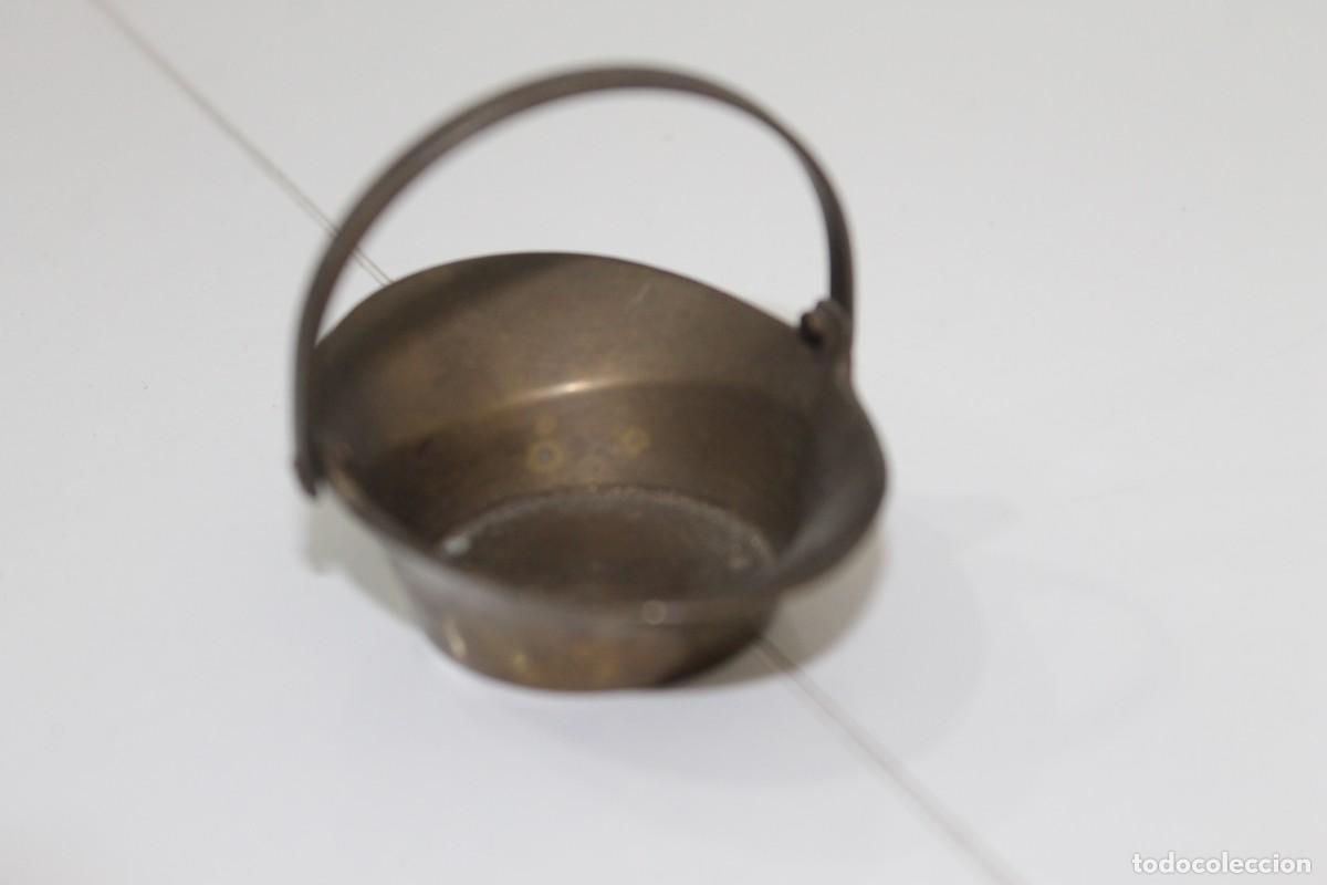 Antig&uuml;edades: CESTA MINIATURA BRONCE O LATON - Foto 2